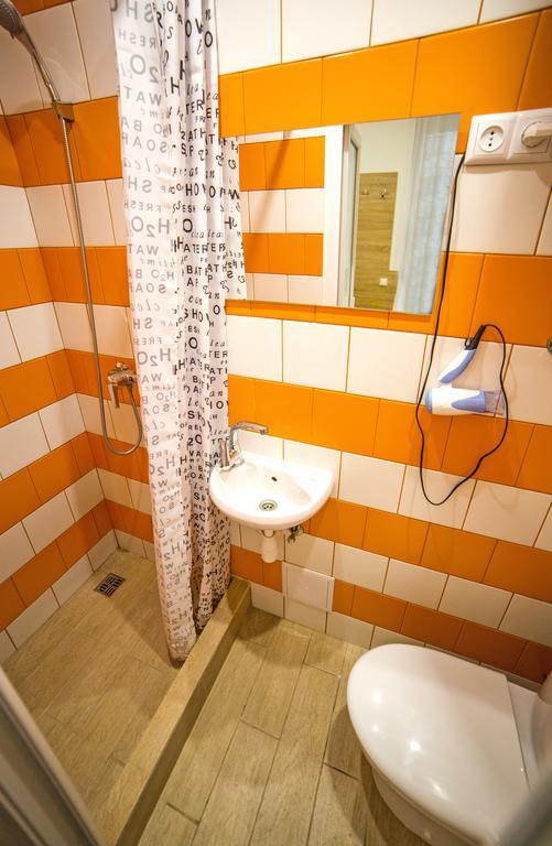 Mini Economy Apartments - Chornovola Avenue - 2 Minutes To The Opera House Lviv Dış mekan fotoğraf